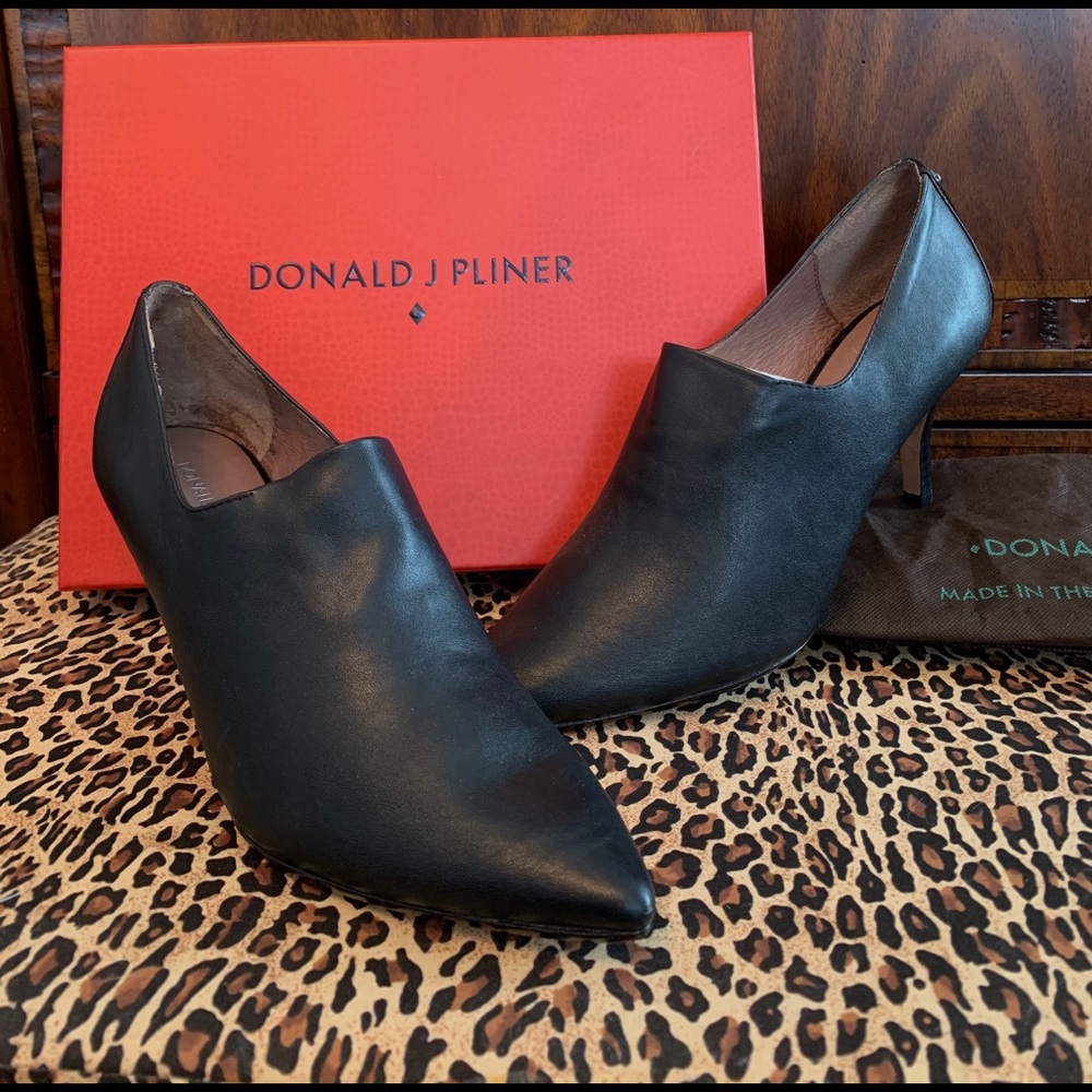 Donald J Pliner Black leather luxe slide NIB sz 10